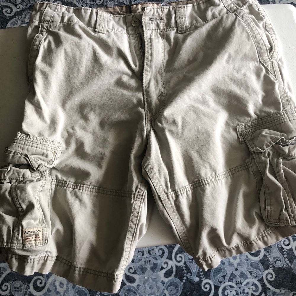 Levi “Dad” Cargo Shorts- Sz 36- Tan